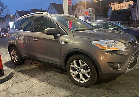Ford Kuga 2,0TDCi 4x4 103kW Champions Ed. PowerSh...
