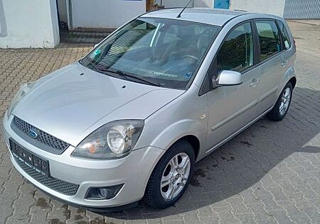 Ford Fiesta 1,3 69 PS TÜV/REIFEN/SERVICE/KLIMA NEU!!!