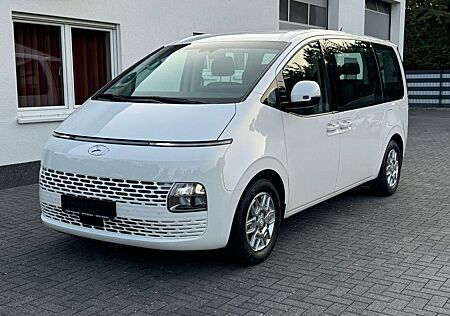 Hyundai Staria 2WD 9 Sitzer Navi Kamera