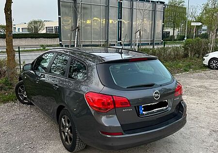 Opel Astra TÜV NEU Sports Tourer 1.4 ecoFLEX Selecti