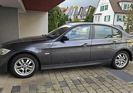 BMW 320i -