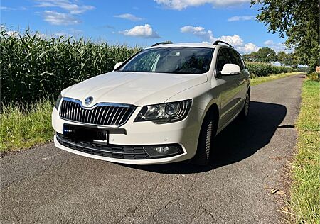 Skoda Superb 2.0 TDI DSG Combi AHK Apple Car Play
