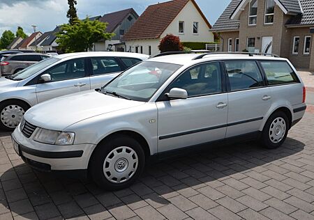 VW Passat Variant Volkswagen 1.6 Basis TÜV NEU!