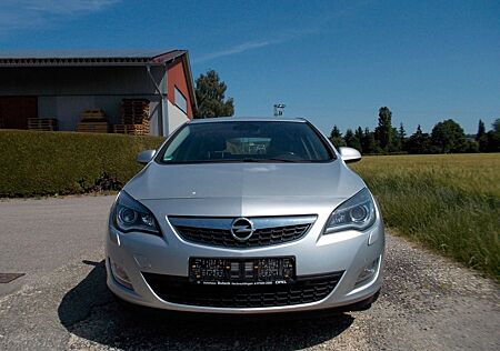Opel Astra J Lim. Edition