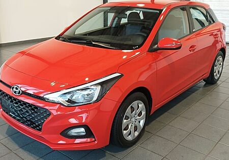 Hyundai i20 1.0 T-GDI 74kW Advantage 8 fach bereift