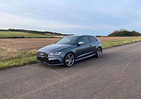 Audi S3 8V ,ACC,Matrix,RFK,Pano,Top Zustand