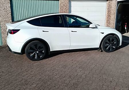 Tesla Model Y Long Range AWD Enhanced Autopilot