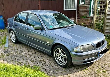 BMW 323i - E46