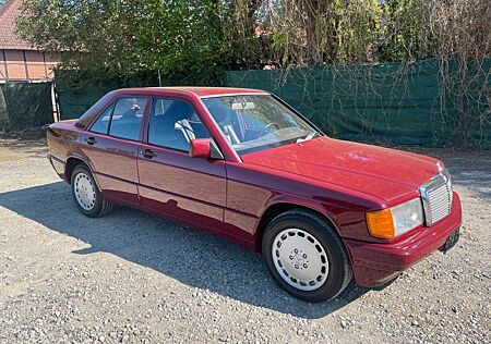 Mercedes-Benz 190 190D Restauriert - Neu Lackiert - Leder - H etc