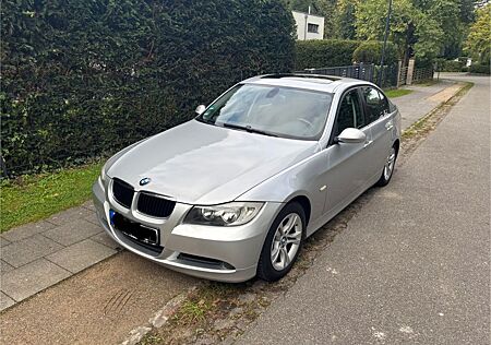 BMW 320i - E90