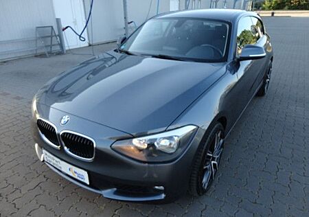 BMW 118 Baureihe 1 Lim. 3-trg. i,Auto,PDC