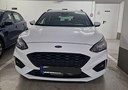 Ford Focus Turnier ST-Line Aut Navi Keyless Spur Led