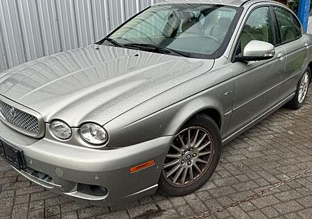 Jaguar X-Type 2.2 D Voll LederAutomTÜV8-26FP!ERST LESEN