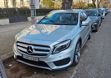 Mercedes-Benz GLA 200 AMG Line AMG Line