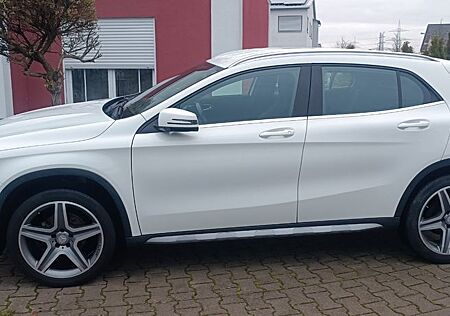 Mercedes-Benz GLA 200 AMG Street Style Memory PDC Xenon 1 Hand