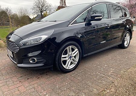 Ford S-Max Titanium Auto, AHK, TÜV+Insp. Neu, 7 Sitze