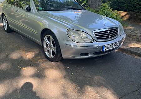 Mercedes-Benz S 320 -