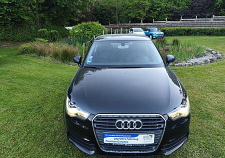 Audi A1 attraction-LED-KLIMA-REIFEN-ÖL&TÜV NEU