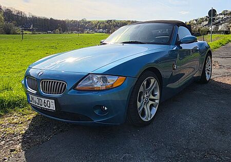 BMW Z4 3.0i E85 6 Zylinder maledivenblau