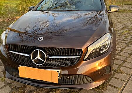Mercedes-Benz A 180 Urban Night-Paket Panoramaschiebedach