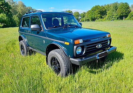 Lada Niva Bronto sehr gepflegt
