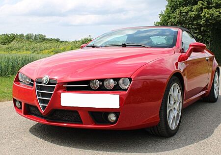 Alfa Romeo Spider 2.4 JTDM 20V - ein Eyecatcher in Alfarot
