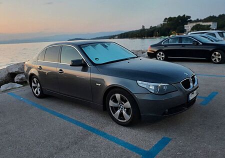 BMW 523i
