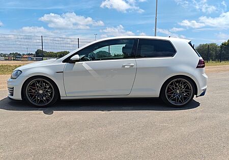 VW Golf Volkswagen GTI Performance DSG
