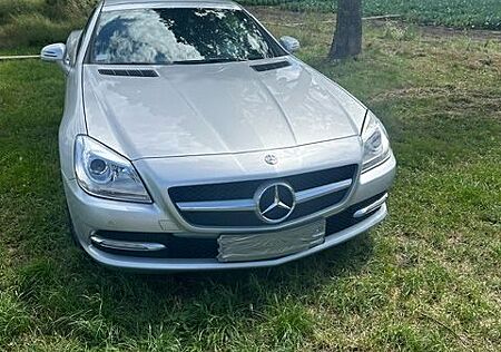 Mercedes-Benz SLK 200 BlueEFFICIENCY -Leder ; Navi; Airscarf..