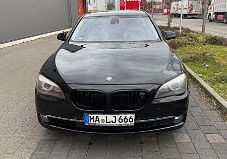 BMW 750i xDrive -