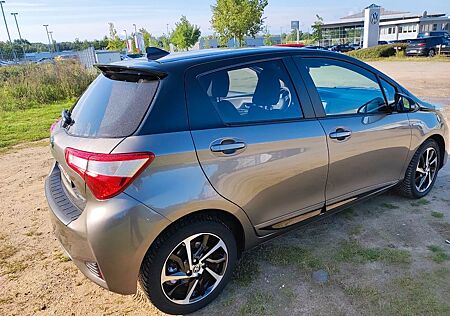 Toyota Yaris 1,5-l-VVT-i Hybrid CVT Style Selection...