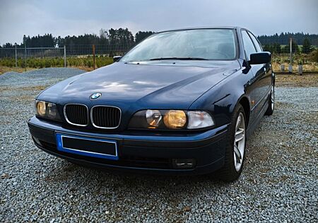 BMW 523i E39: (Shadow-Line) [M52]