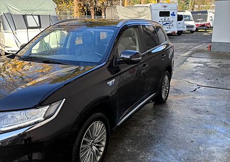 Mitsubishi Plug in Hybrid Outlander Plug-in Hybrid Outlander 2.4 MIVEC PLUG-IN H...