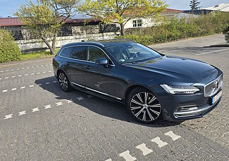 Volvo V90 dunkelblau metallic