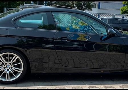 BMW 320i Coupé e92 2009 Navi PDC SD M-Felgen 8Fach