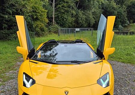 Lamborghini Aventador LP700-4/1.Hand/D-Fahrzeug/2016/Scheckheft/Carbon