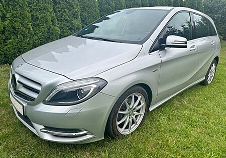 Mercedes-Benz B 180 BlueEFFICIENCY -Facelift Bi-Xenon Navi