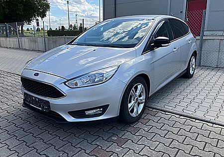 Ford Focus Lim. Business NAVI*LHZ*SHZ*AHK*PDC