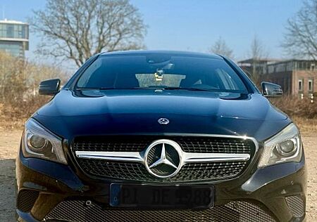 Mercedes-Benz CLA 250 DCT 4MATIC AMG Line AMG Line