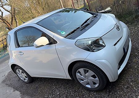 Toyota iQ + 1,0-l-VVT-i +