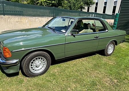 Mercedes-Benz 230 230c