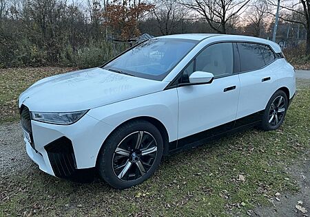 BMW iX xDrive40 Sport Laser AHK HUD 360°