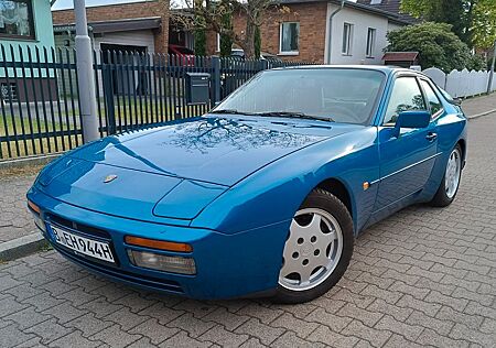 Porsche 944
