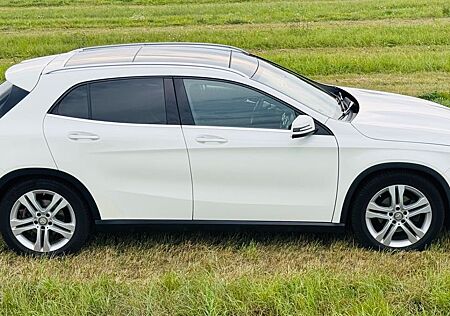 Mercedes-Benz GLA 220 d 4MATIC DCT Urban Panorama