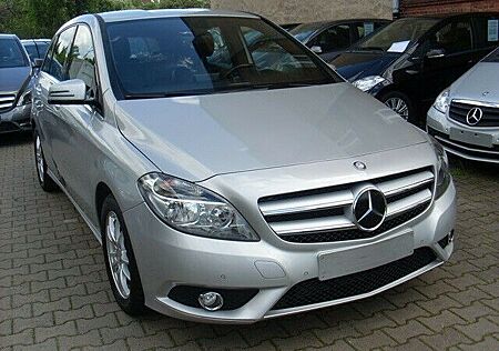 Mercedes-Benz B 180 BlueEFFICIENCY ~ Tempomat / Akt.-Park