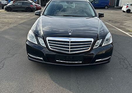 Mercedes-Benz E 300 CDI T BlueEFFICIENCY -