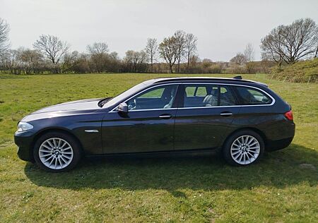 BMW 525d xDrive Touring - Sophisto grau metallic
