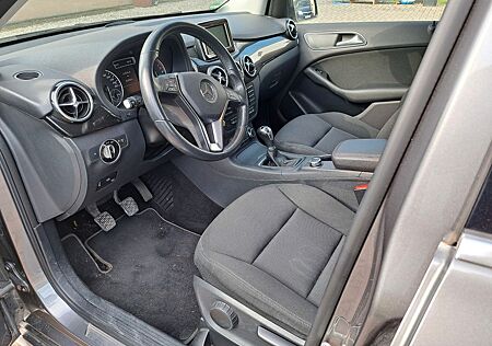 Mercedes-Benz B 180 -