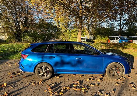 Skoda Octavia 2.0 TSI DSG RS COMBI (8-fach bereift)