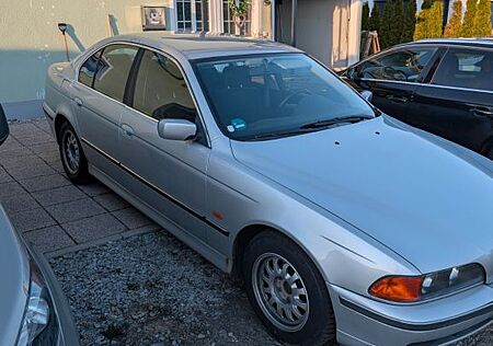 BMW 520i E39, 6 Zylinder, 2027 Tüv, Neue Bremse, AHK